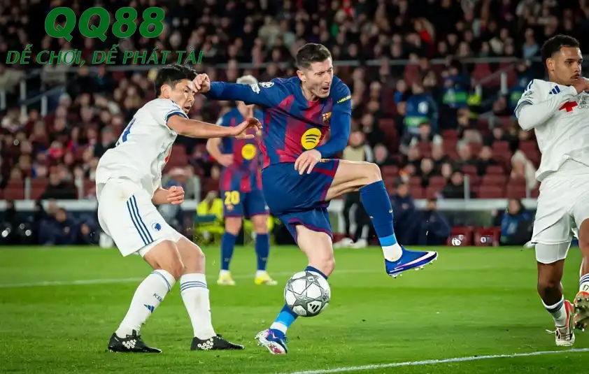 Lewandowski vẫn thi đấu máu lửa dù đã lớn tuổi